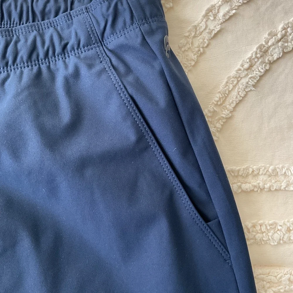 Fabletics Deep Blue Activewear Pants - Picture 6 of 8